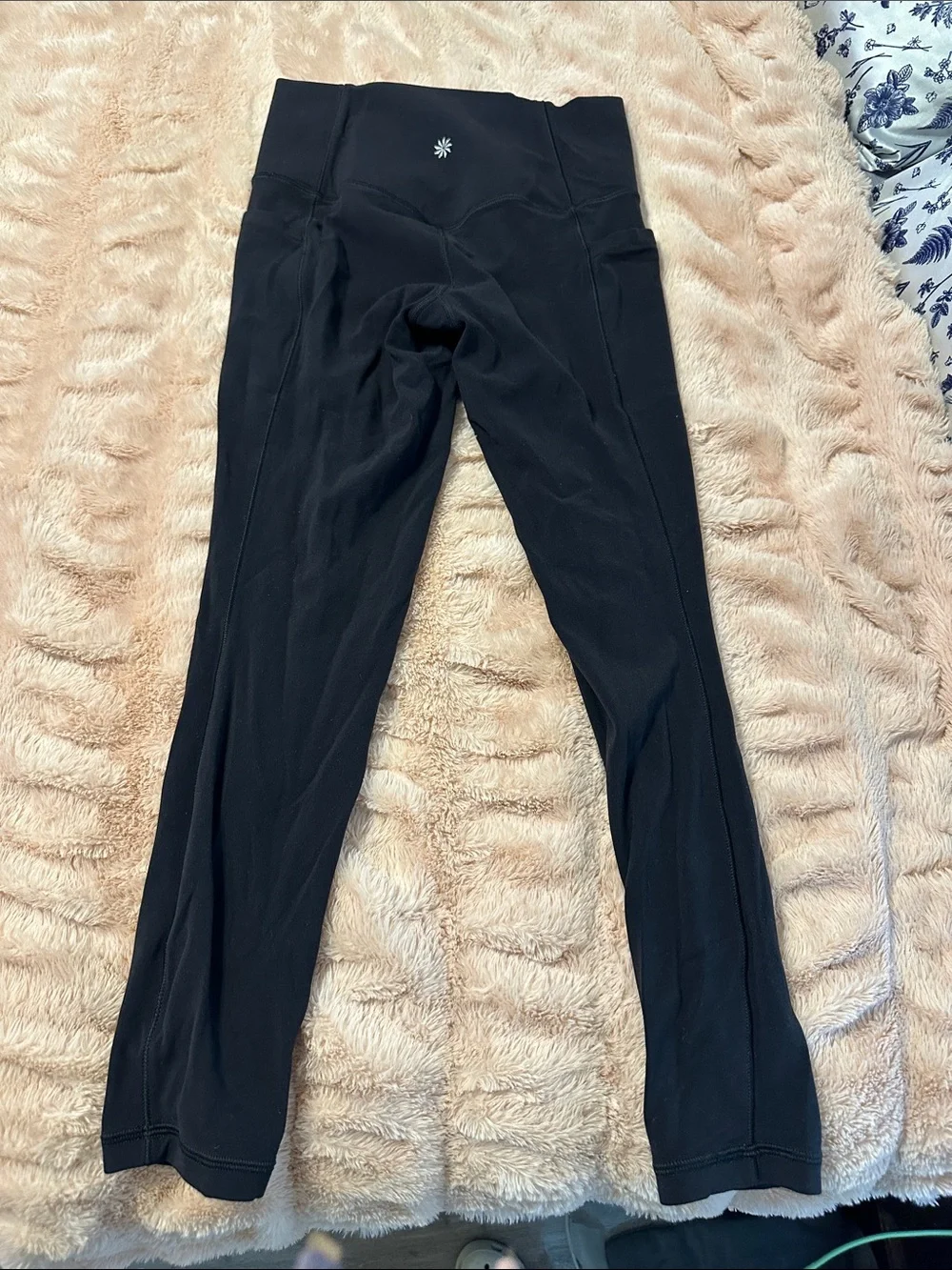 Athleta Black salutation stash 7/8 tight XS